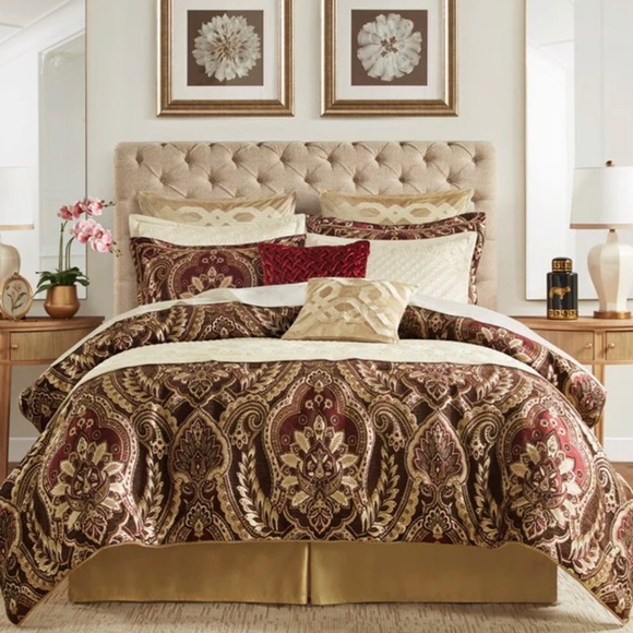 Croscill Julius California King Comforter, - Picture 2 of 7